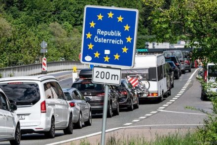 Koronavírus: Ausztriában júliustól már a pultnál is ihatunk a kocsmákban, teljes enyhítés várható