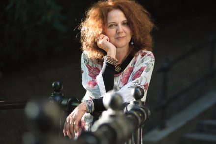 Boldizsár Ildikó meseterápiát tart a Párizsi Magyar Intézetben