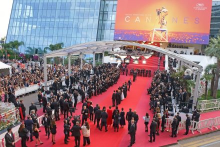 Cannes 2021: Szigorú óvintézkedések mellett térhetnek vissza a sztárok a Croisette-re