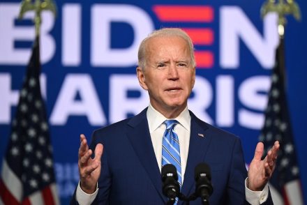 Joe Biden a delta variáns miatt az oltás beadására sürget