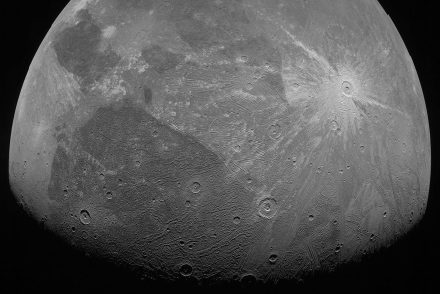 Évtizedek óta nem készült ilyen közeli felvétel a Ganymedesről, a Jupiter legnagyobb holdjáról