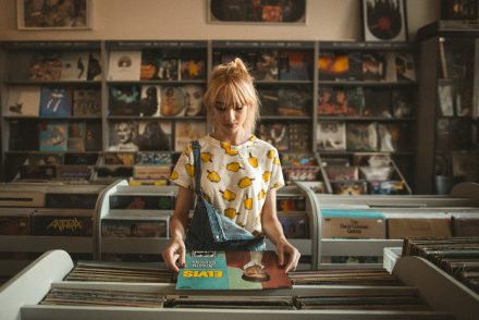 Amy Winehouse-, Lady Gaga- és Rolling Stones-lemezek is kaphatók lesznek az idei lemezboltok napján
