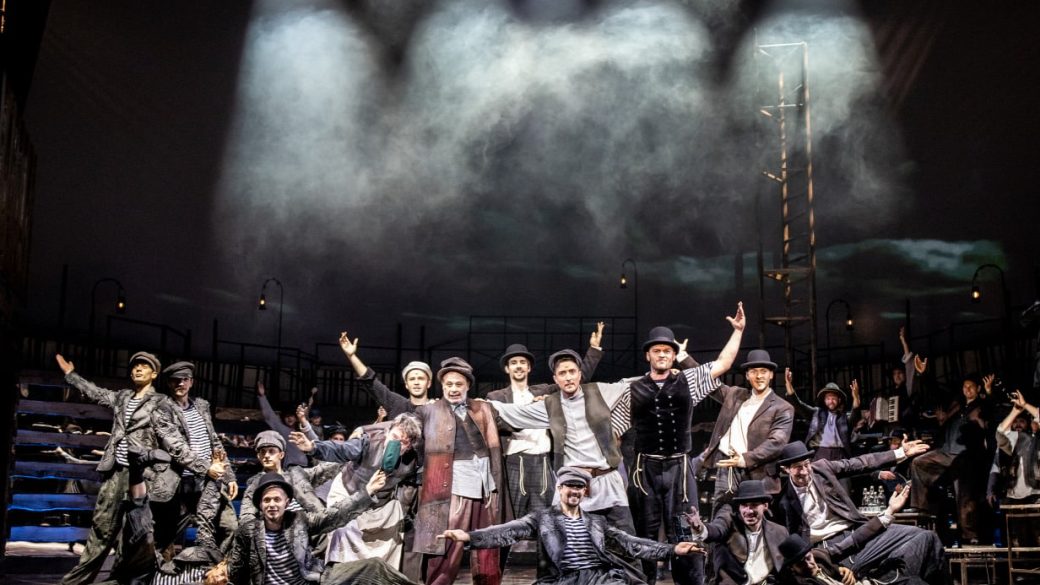 operettszinhaz hegedus a hazteton musical