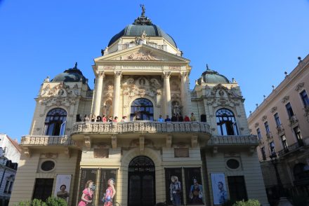 A Valahol Európában és a Bohémélet a Pécsi Nemzeti Színház műsorán