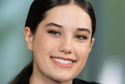 Magyar helyszíneken, John Travolta lányának főszereplésével forgatják az új Alice Csodaországban-filmet