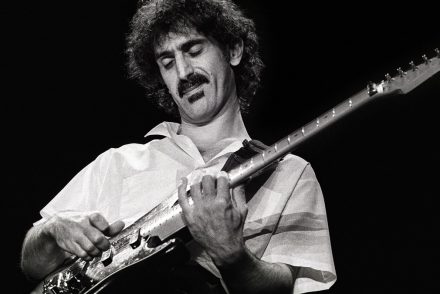 Zappa: A polgárpukkasztó zenészlegendáról készült film már a magyar mozikban