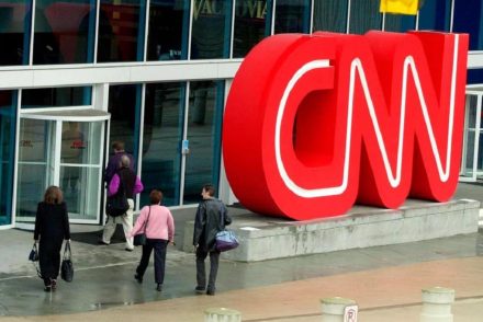 A CNN kirúgta három alkalmazottját, akik oltatlanul mentek be dolgozni