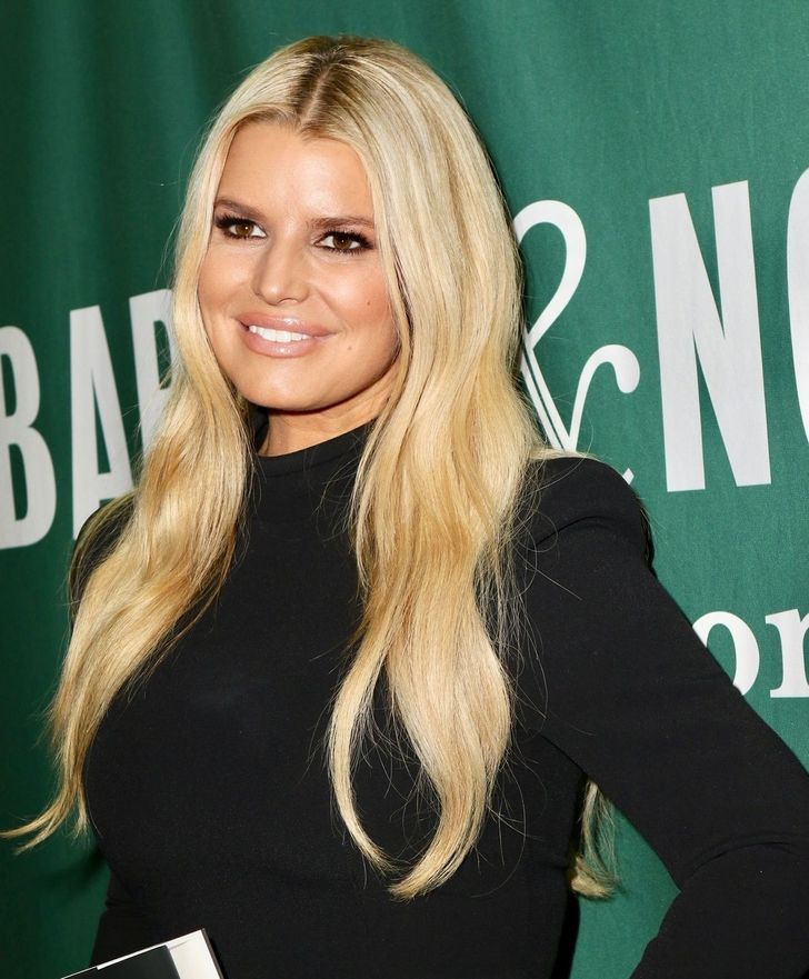 Hiressegek Muvesznevek Jessica Simpson