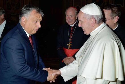Elképesztő pofon ez Orbán Viktornak – a pápa Hitlerhez és Sztálinhoz „hasonlította”, teljes mértékben ellenzi a politikáját