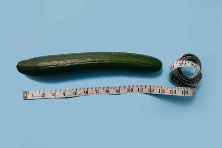 USB-kábelt dugott a péniszébe, műteni kellett