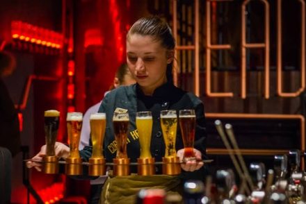 Több mint 300 ezres borravalót hagyott a vendég, a pincérnőt kirázta a hideg az oka miatt