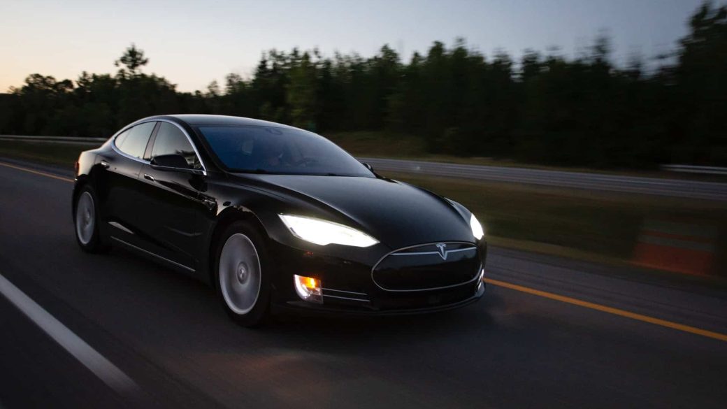 tesla onvezetes ittas vezetes