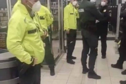 Lakmároztak, majd elállták a Lidl pénztárát maszkellenes tüntetők egy szlovák városban