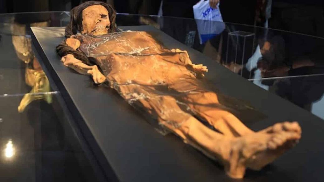 800-eves-mumia-peru-regeszet