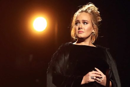 Sírva fakadt Adele, amikor meglátta egykori kedvenc tanárát