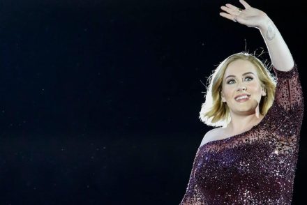 Adele 30 című albuma lett 2021 leggyorsabban eladott albuma