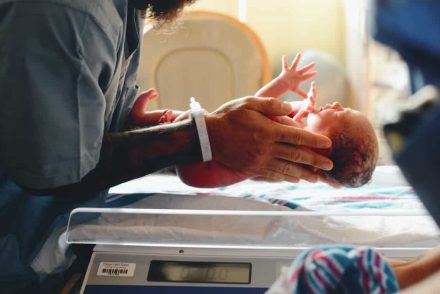 Amint először megláttam a kislányom, tudtam, hogy valami baj van – születése előtt cserélték el a gyermeket