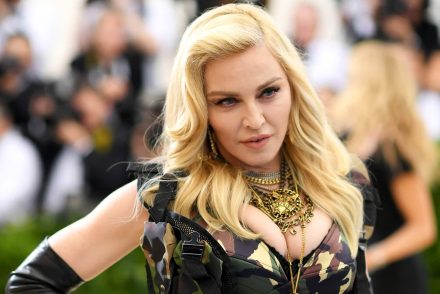 Madonna cenzúrázva töltötte fel oldalára a merész képeit, miután az Instagram törölte őket