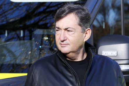 Mészáros Lőrinc 416 ezer forintos Louis Vuitton bakancsban adott át egy mentőautót