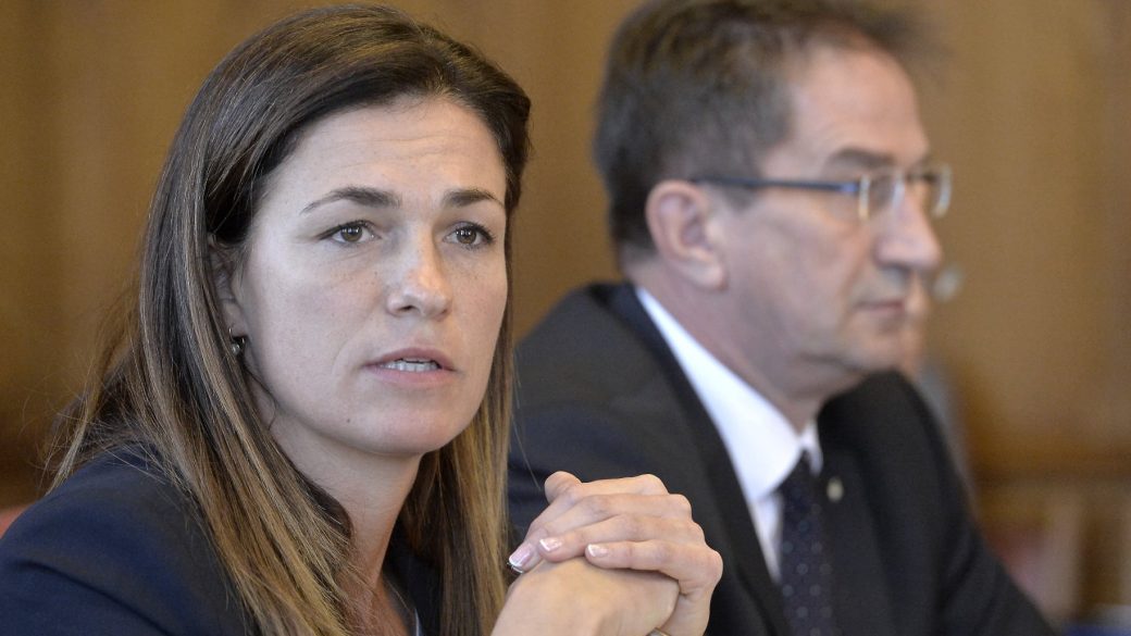 Völner Pál lemondott pegasus botrány varga judit
