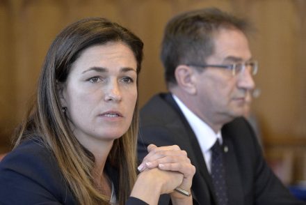 Ellenzéki pártok: Völner Pál után Varga Juditnak is mennie kell a botrány miatt