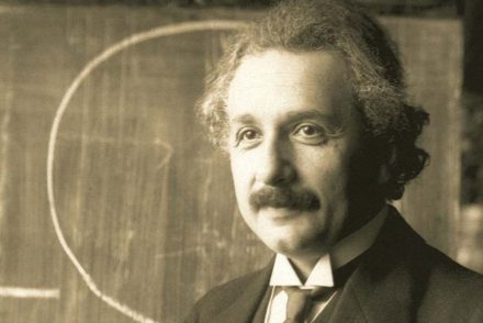 Albert Einstein üdvözlő sora akár 350 ezer forintért a tied lehet