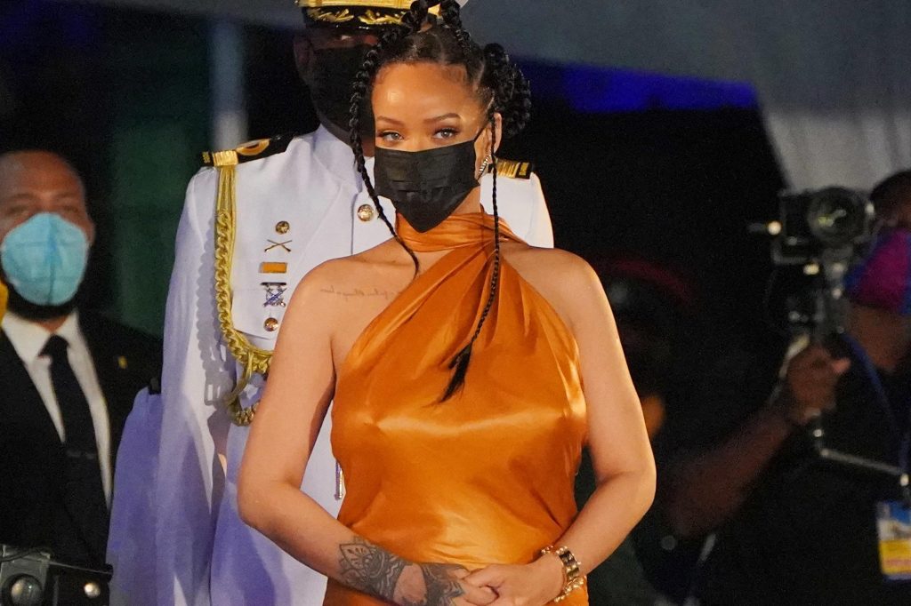 Rihanna-Nemzeti-Hos-Barbados-Koztarsasag