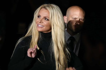 Britney Spears pénzügyi visszaélésekkel vádolja apját; jogi lépésekkel fenyegeti húgát