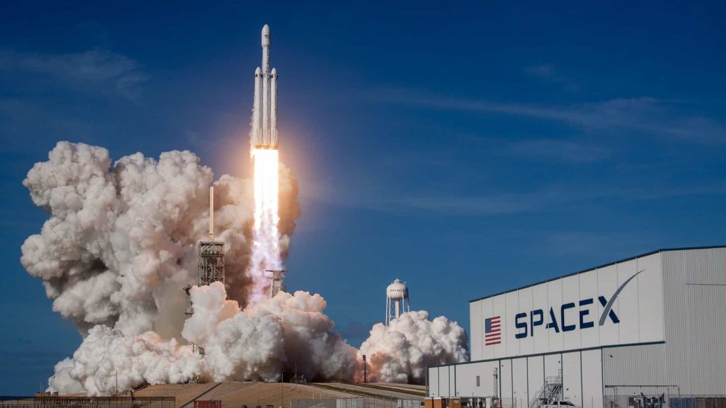 elon-musk-space-x-falcon-9-raketa-utkozes-hold