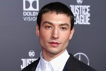 Ezra Miller bizarr Instagram-videóban fenyegette meg a Ku Klux Klan tagjait