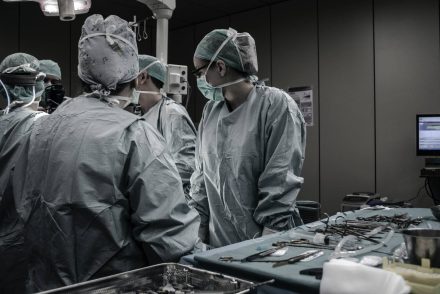 Mindössze háromhetes babájánál életveszélyes diagnózist állítottak fel