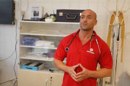 Végül mégiscsak felfüggesztették a fóti verekedő orvost