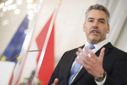 Megszavazták a kötelező oltást Ausztriában
