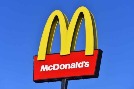Hatalmas felháborodás a Mcdonald’s brit rajongói körében, amiért eltűnt az egyik kedvenc ételük