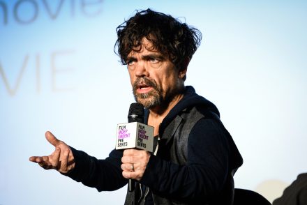 Peter Dinklage kritizálja a Disney-t a Hófehérke és a hét törpe remake-je miatt