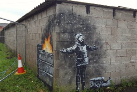 A helyiek ünnepélyes keretek között búcsúztatták el a Port talbot-i Banksy-falfestményt