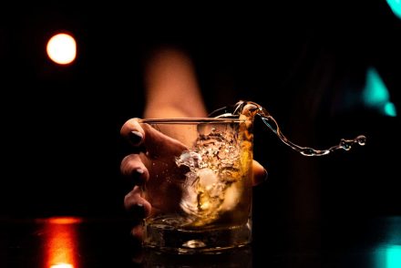A Szív Világszövetség szerint kis mennyiségű alkohol sem tesz jót a szívnek, de a kritikusok nem értenek egyet a tudomány kérdésében