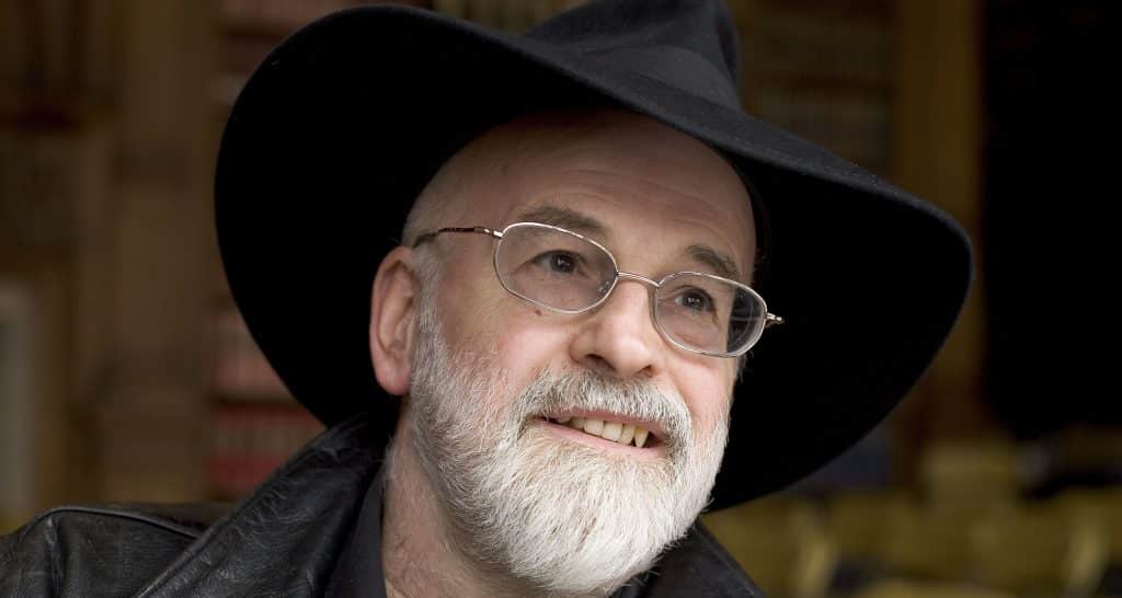 Terry-Pratchett-Iro-Eletrajz-Memoar-A-Life-With-Footnotes