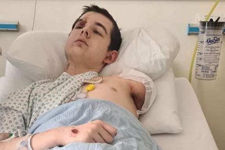 Egy tinédzser megcsúszott az állomáson – a vonat levágta a kezét és fülét