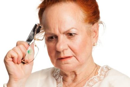 Az Alzheimer-kór figyelmeztető jelei – 50 év felett figyelj rá!