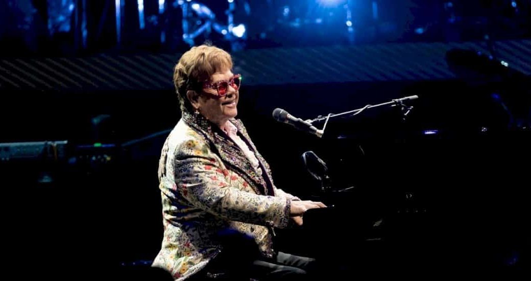 eletveszelyes-helyzetbe-kerult-elton-john