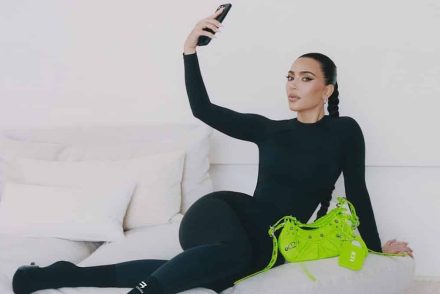 Kim Kardashian hivatalosan is a Balenciaga arca lett