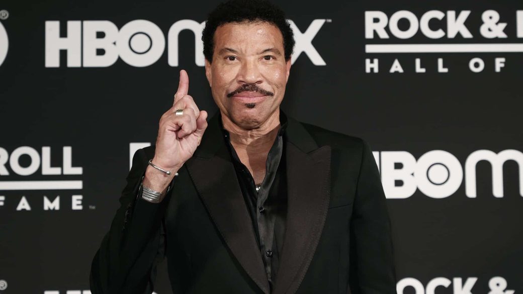 lionel-richie-hello-turne-elmarad-koronavirus