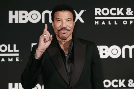 Lionel Richie lemondta a nyári turnéját és az Isle Of Wight-fellépését