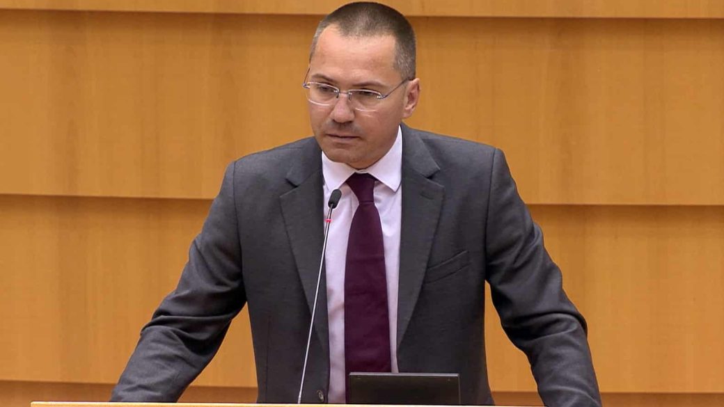 orban-viktort-eltette-naci-karlenditessel-tavozott-ep-kepviselo