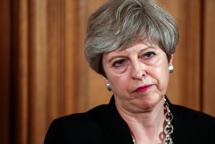 Theresa May sürgeti a helyi tanácsot, hogy vessenek véget a művészetek finanszírozásának megszüntetésére irányuló tervnek