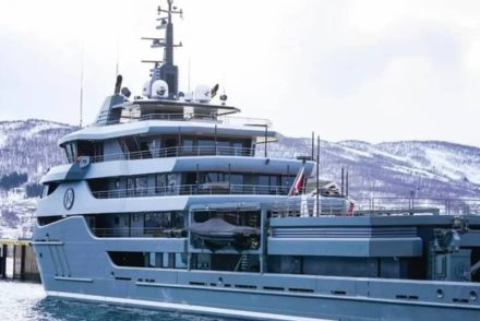 „Evezzetek hazáig!” – nem voltak hajlandók feltankolni az orosz oligarcha luxusjachtját Norvégiában