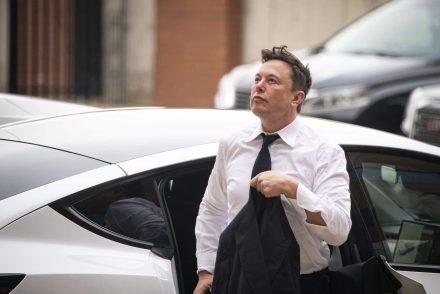 Elon Musk cége, a SpaceX jól profitál az ukrajnai orosz invázióból