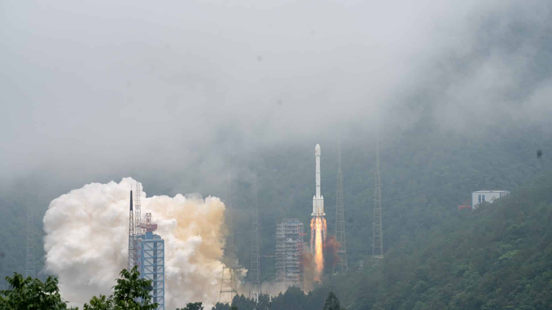 eszak-korea felrement raketa