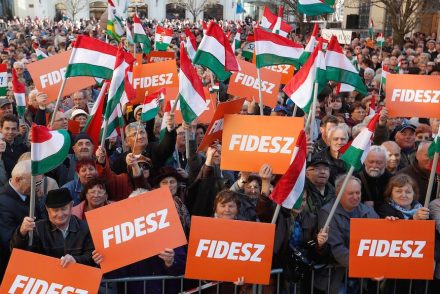 A kormány őrjöng dühében: A kormányközeli lapok után a Fidesz.hu is áldozatul esett a támadásnak